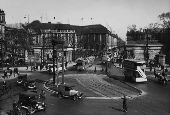 Trafic sur Postdamer Platz à Berlin, 1926