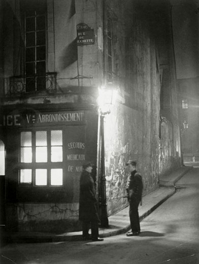 Police station on the corner of Rue de la Huchette and Rue du Chat-qui-Pêche, Halasz Gyula (aka Brassaï), 1933.