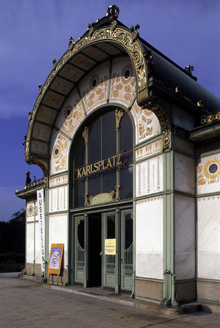 Entrée de la station « Karlsplatz » à Vienne