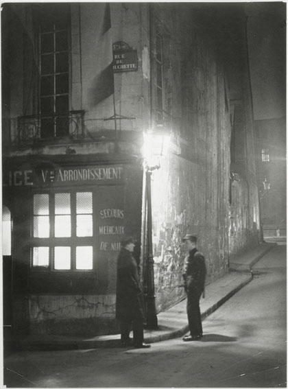 Police station on the corner of Rue de la Huchette and Rue du Chat-qui-Pêche - Halasz Gyula (aka Brassaï)